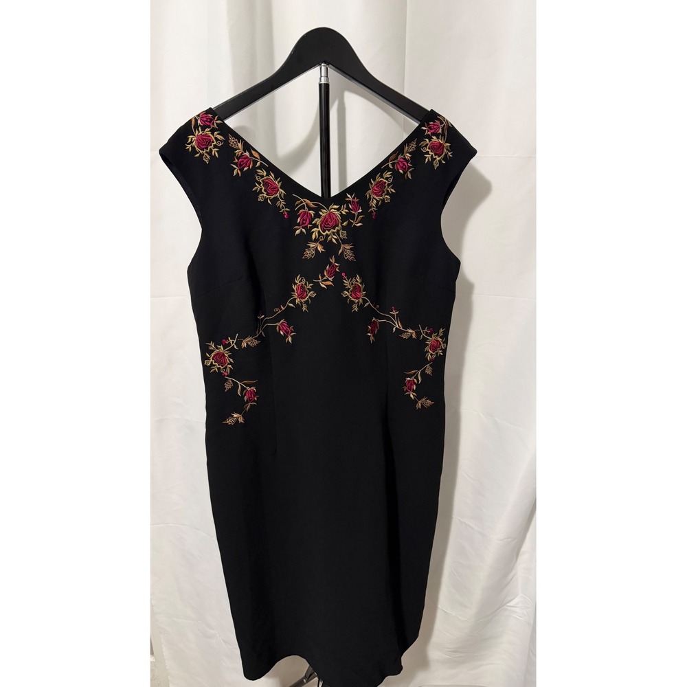 Maggy London Black Floral Embroidered V-Neck Sheath Dress Sleeveless Size 14